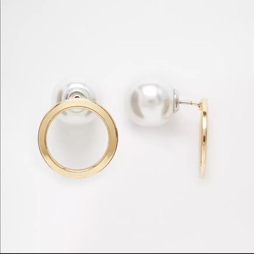 • Taylor • Pearl Back Circle Earrings - Picture 3 of 5